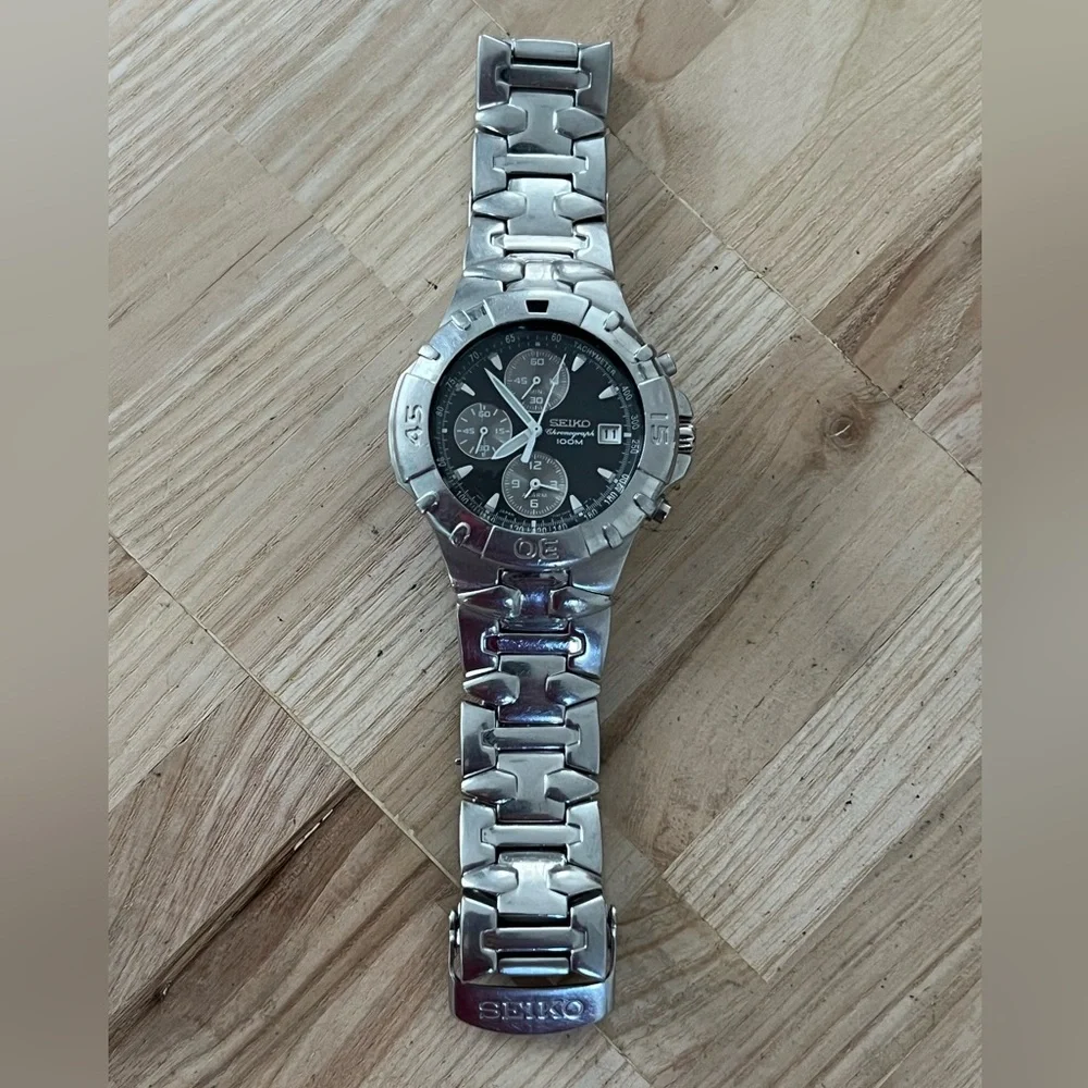Seiko Chronograph Men’s Watch Rare Vintage Black Dial Date Stainless Bracelet